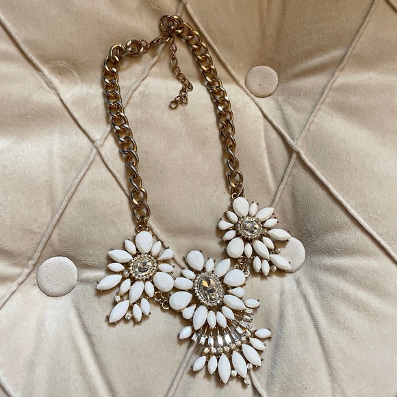 Vintage Flowers design, Gold Necklace - Picture 4 of 7